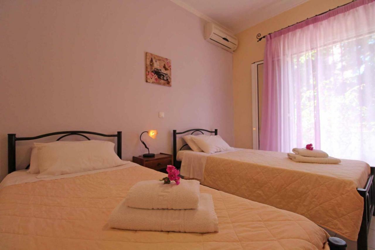 Dimitris Studios อาคาราวี ภายนอก รูปภาพ